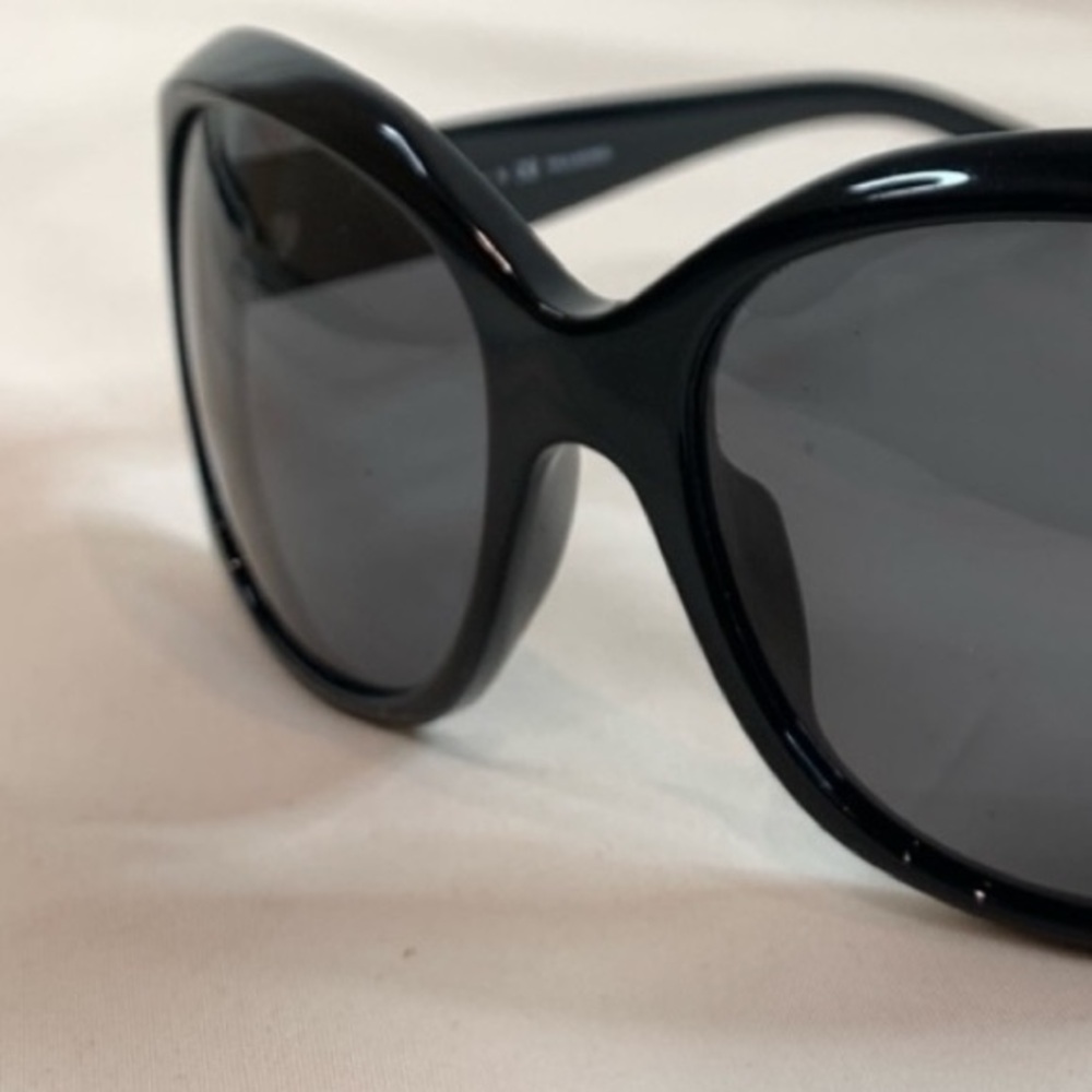 Chanel Vintage Chic Black Designer Sunglasses - Picture 3 of 4